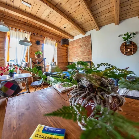 Minifaktura Loft & Reggelizo Es Etelbar