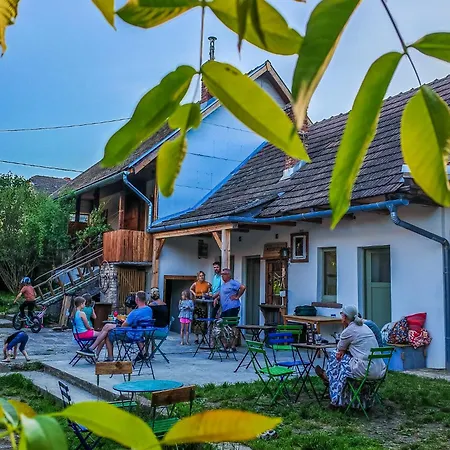 Minifaktura Loft & Reggelizo Es Etelbar