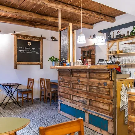 Minifaktura Loft & Reggelizo Es Etelbar *