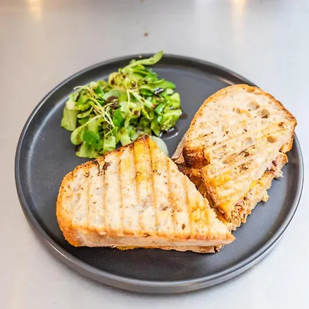 Διαμέρισμα Minifaktura Loft & Reggelizo Es Etelbar