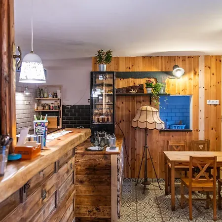 Minifaktura Loft & Reggelizo Es Etelbar *