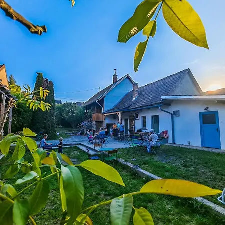 Minifaktura Loft & Reggelizo Es Etelbar